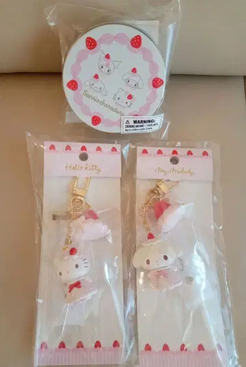 키티 마이멜로디 딸기 휘핑 케이크 키링 참 캔 씰 세트