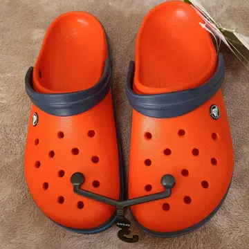오렌지 클로그 샌들 로고 포함
