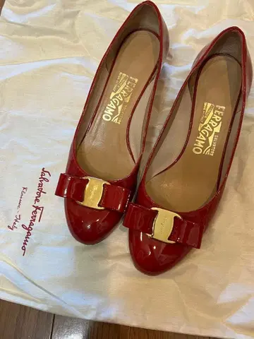 Ferragamo 빨간색 리본 포함 펌프스 낮은 힐