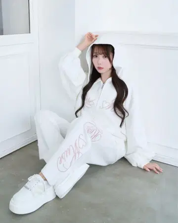 로제 뮤즈 Logo 3d embroidery hoodie 셋업 새상품