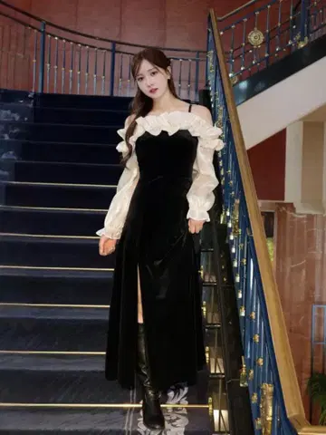 HOLIDAY&HOLIDAY 오프숄더 프릴 벨로아 원피스