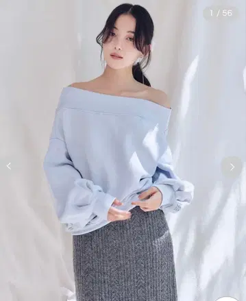 SNIDEL [WEB 한정판] 원숄더 로고 맨투맨