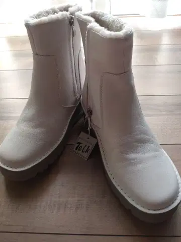 타카시마야 djus Talk 화이트 가죽 부츠