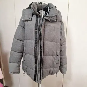 ilka 그레이 패딩 자켓 후드 부착
