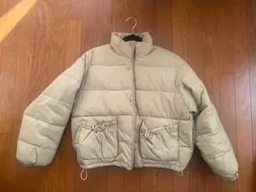 베이지 다운 자켓 조정 가능 포켓