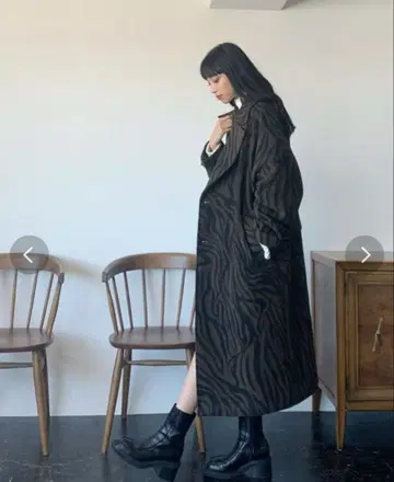 EMODA 와이드 컬러 롱 코트 제브라 패턴