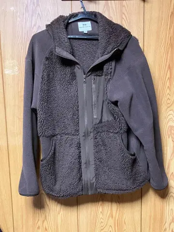 유니클로 화이트 마운티니어링 플리스 자켓