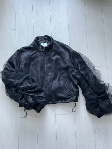 HARE 블랙 튤 크롭 자켓