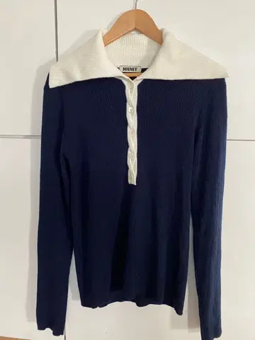 NKNIT 리브 네이비/화이트 스웨터