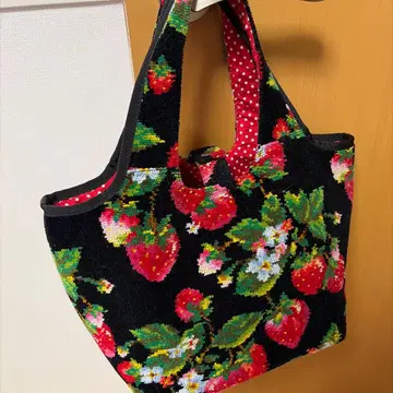 페이러 스트로베리 필드 블랙 토트백