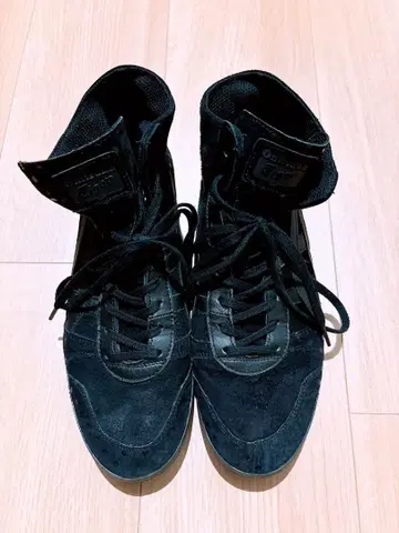 오니츠카타이거 블랙 스웨이드 하이컷 스니커즈
