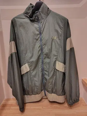 뉴발란스 그레이 나일론 자켓