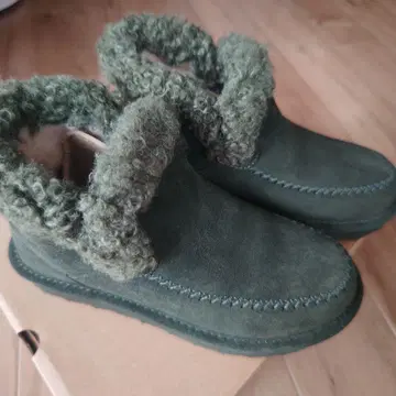 BEARPAW 다크 그린 어그 부츠