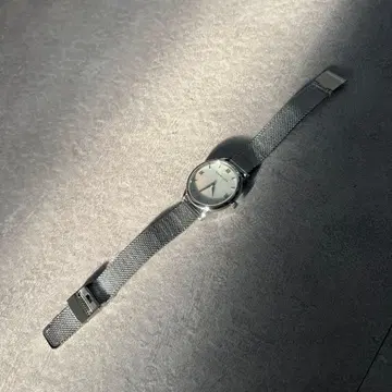 리아 쿨레아 실버 메쉬 손목시계