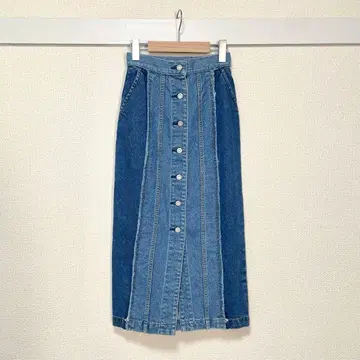 MOUSSY(마우지) 데님 롱 스커트 절개 디자인 버튼 프론트