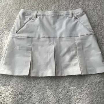 TaylorMade 화이트 플리츠 스커트