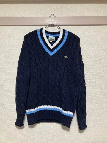 LACOSTE 네이비 V넥 케이블 니트 스웨터