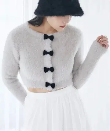 카르나 무르 그레이 크롭 가디건 리본 버튼 새상품급