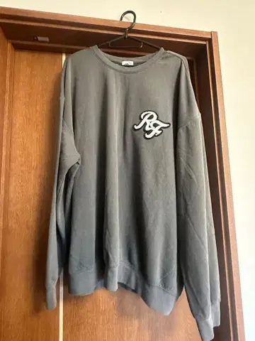 @refeliz.jp 로고 자수 그레이 긴팔 트레이닝복