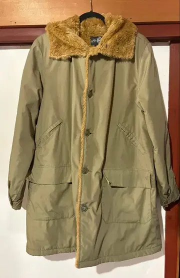 카키 퍼 후드 자켓 M 사이즈