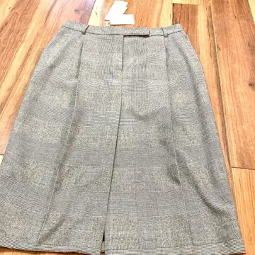 BOSS 체크 무늬 스커트 미사용 새상품