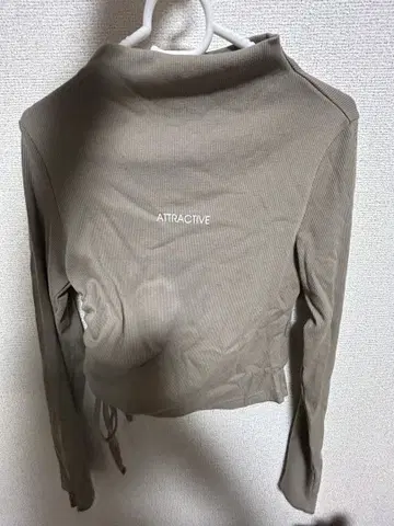 ATTRACTIVE 베이지 긴팔 상의