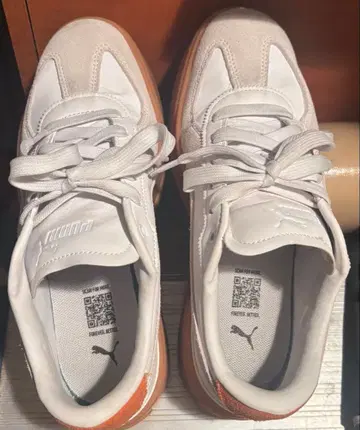 PUMA 화이트/오렌지 스니커즈