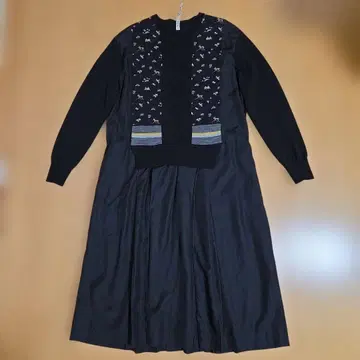 ANTIPAST 자수/블랙/긴팔/절개 원피스