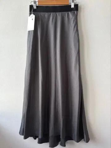 [ 택 포함 새상품 ] 밴야드 스톰 새틴 머메이드 스커트