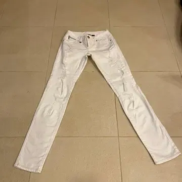 ARMANIEXCHANGE 데미지 가공 화이트 청바지