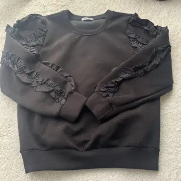 Donoban 프릴 장식 블랙 맨투맨