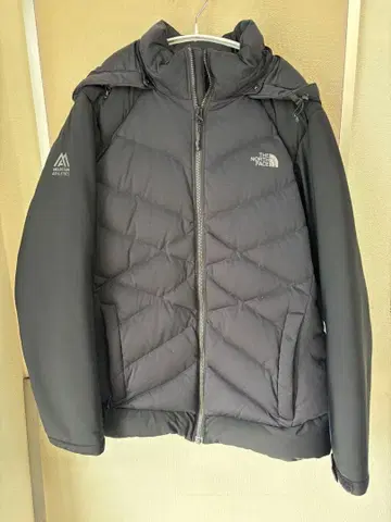 The North Face 블랙 다운 자켓