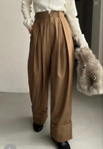 capricieux le'mage 밑단 절개 와이드 팬츠