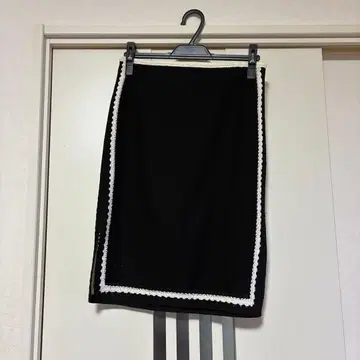 새상품급 MOGA 타이트 스커트 사이즈 2