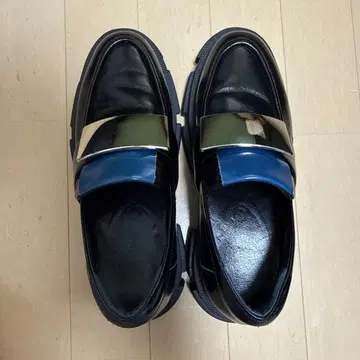 MANA 블랙/파랑 통굽 로퍼 37