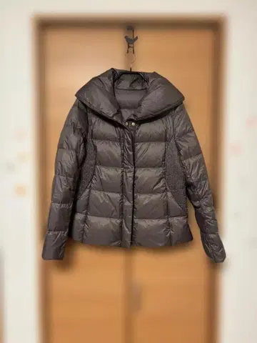 VICTORIA DOWN 후드 부착 다운 자켓 브라운