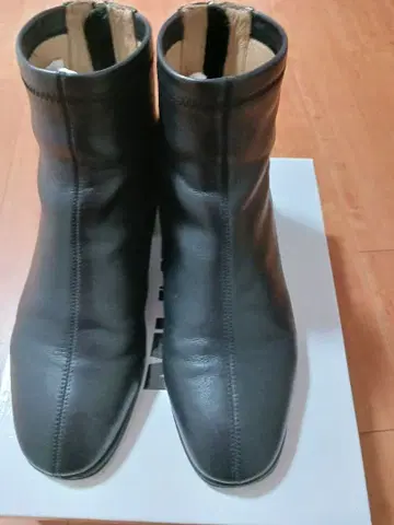 가죽 블랙 숏부츠 지퍼 포함
