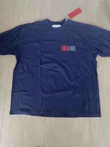 WHIZLIMITED LIFE IS SHORT 셔츠