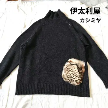 이타리야 이탈리아 차콜 그레이 하이넥 니트 레오파드 포켓