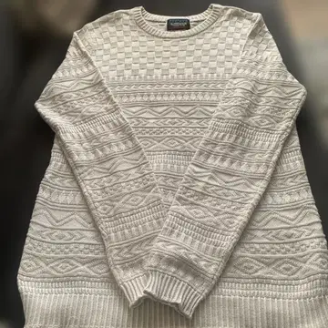 라이트 그레이 체크 무늬 니트 46