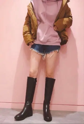 R&E 블랙 롱 부츠 지퍼 포함