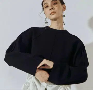 UN3D. 와이드 슬리브 숏 니트