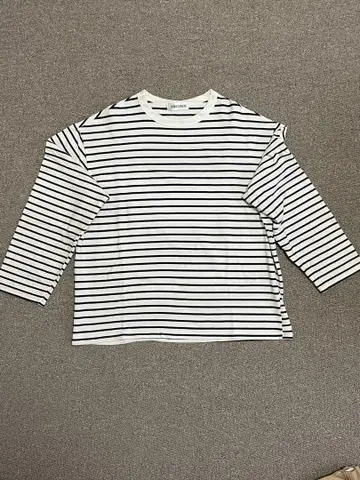 화이트/블랙 스트라이프 긴팔 티셔츠