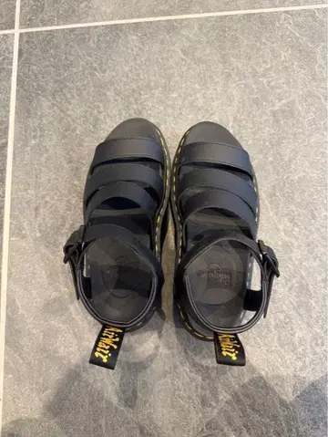 닥터 마틴 블랙 플랫폼 샌들