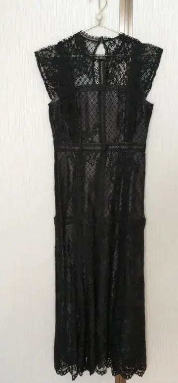 MERCURYDUO 블랙 레이스 슬리브리스 롱 원피스