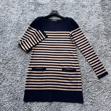 FOXEY 38 다크 네이비 카멜 그레이스 울 니트