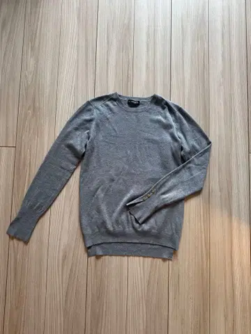 새상품급 ZARA 얇은 소재 니트 그레이 골드 버튼