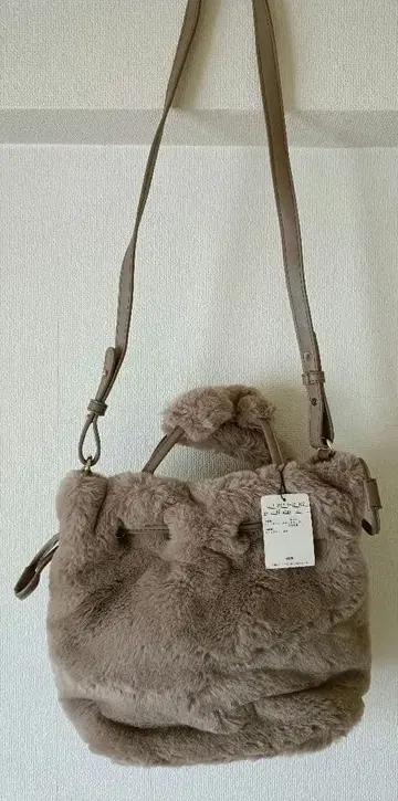 노리즈 베이지 퍼 복조리형 숄더백