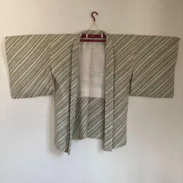 베이지 그레이 바탕 그린 브라운 줄무늬 전체 쥐어짜기 겉옷