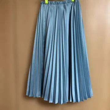 파란색 플리츠 롱 스커트